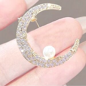 NWT Moon Brooch Pin Gold with Crystal Rhinestones & Pearl, Great Gift Idea!🎁